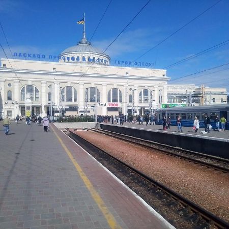 Двухкомнатная квартира Лофт в Центре Одессы Новострой рядом с Вокзалом 5 минут до Дерибасовской и Аркадии Одесса Экстерьер фото