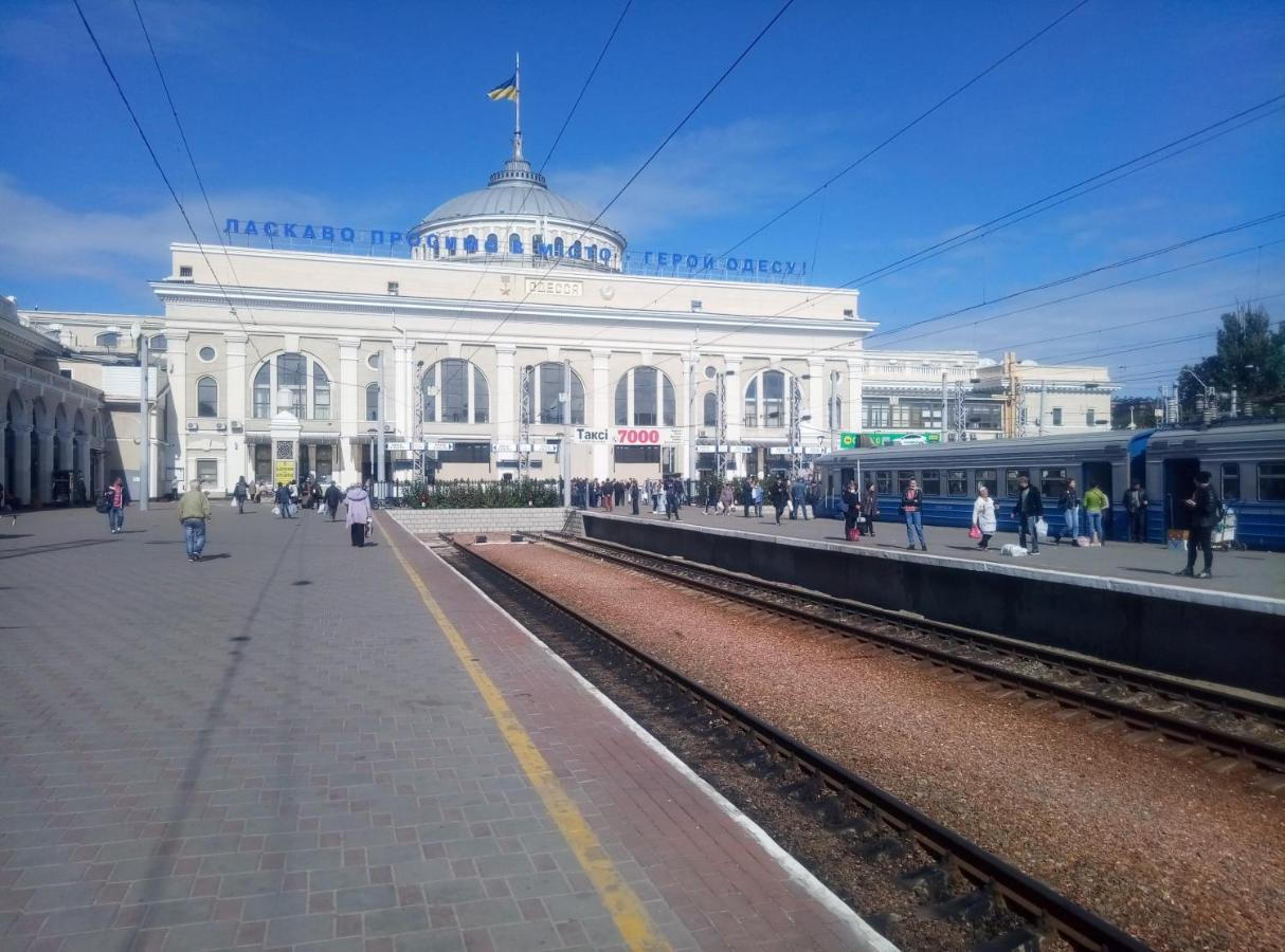 Двухкомнатная квартира Лофт в Центре Одессы Новострой рядом с Вокзалом 5 минут до Дерибасовской и Аркадии Одесса Экстерьер фото